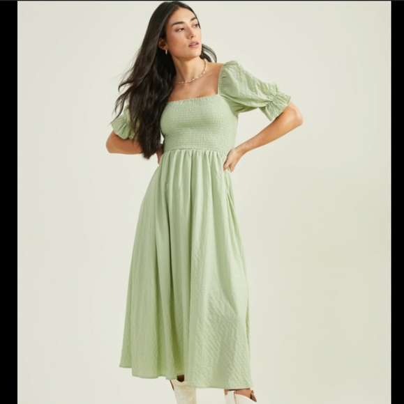 Altar'd State blakesley puff sleeve smocked midi dress in navy - Picture 3 of 9